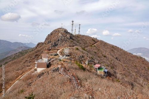 데크,등산로,주택,거제포로수용소,봉우리,바위,계룡산,상동동,거제시,경남 photo