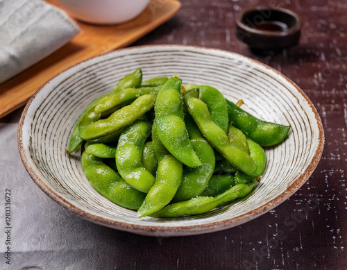 枝豆　茹でられて盛られた豆・野菜　夏・酒・日本・大豆・肴・お通し photo