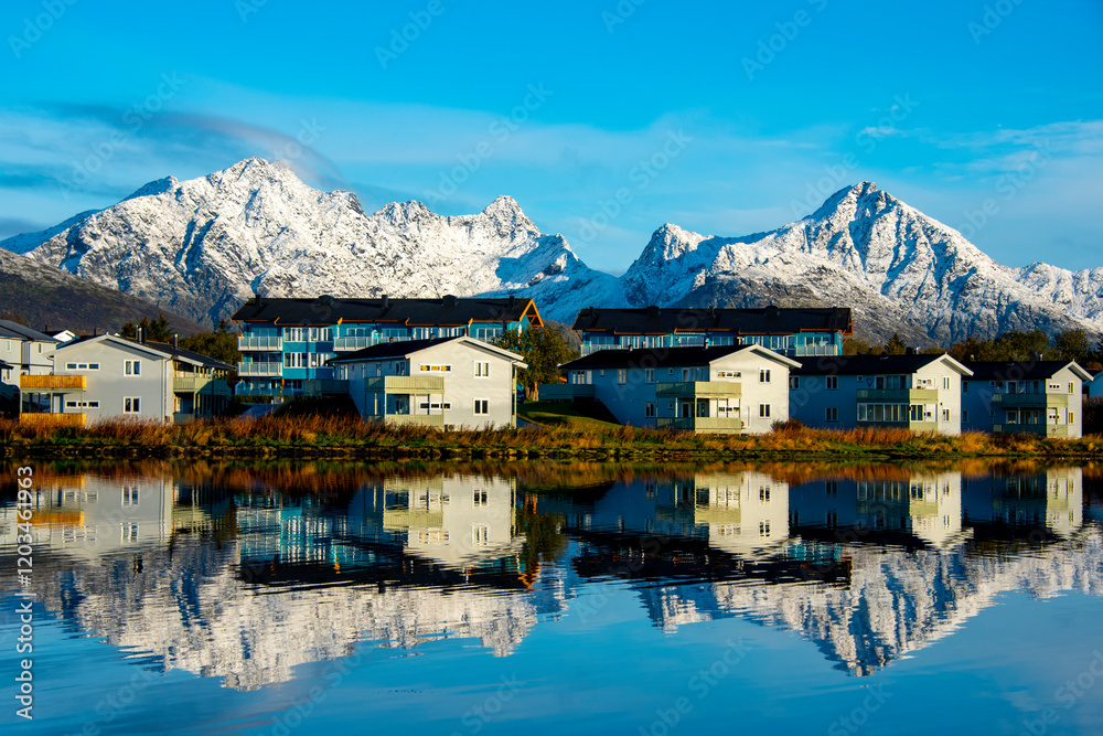 Fototapeta premium Haldsvagen Lake in Leknes - Norway