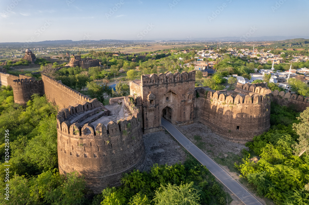 Obraz premium Aerial view of ruins of Rohtas fort Pakistan, The central gate and the walls.