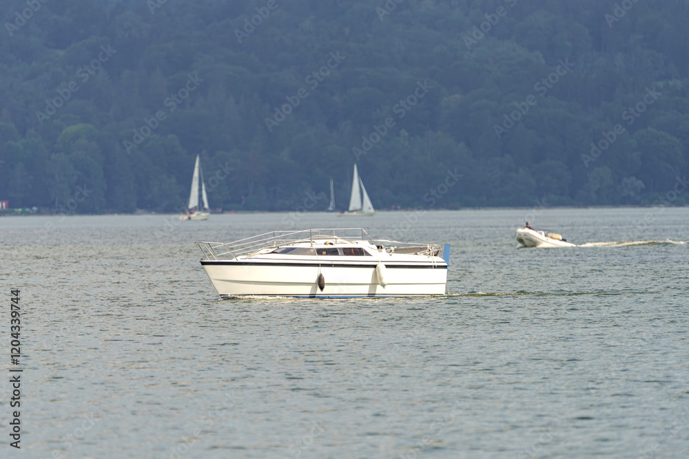 Obraz premium Yachts and boats at anchor and on the water.