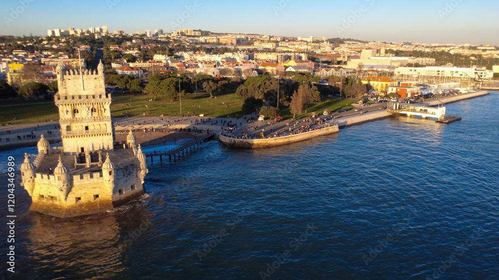 Fototapeta premium Torre de belem Lisboa, monumento histórico, Rio tejo