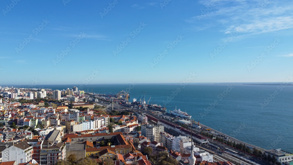 Obraz premium viste aerea drone lisboa Tejo