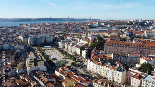 lisboa vista de drone, portugal, rio tejo, casas