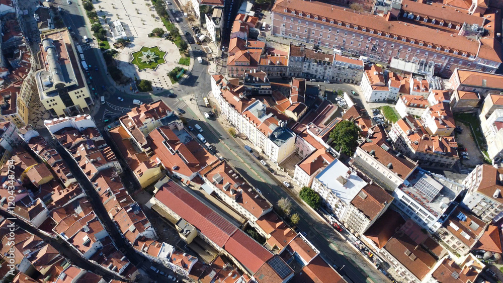 Fototapeta premium lisboa vista de drone, portugal, rio tejo, casas