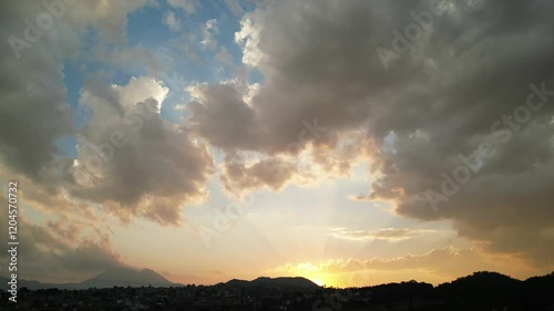 Los paisajes montañosos del sur de la Ciudad de México durante el atardecer