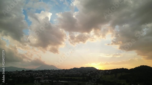 Los paisajes montañosos del sur de la Ciudad de México durante el atardecer
