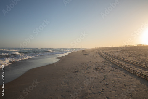 Obraz na płótnie Sunset Over Peaceful Beach With Ocean Waves w salonie