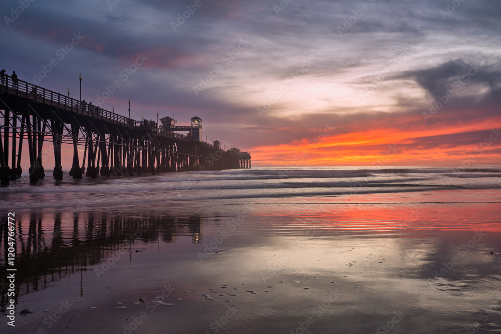 Fototapeta premium sunset at the pier in Oceanside California