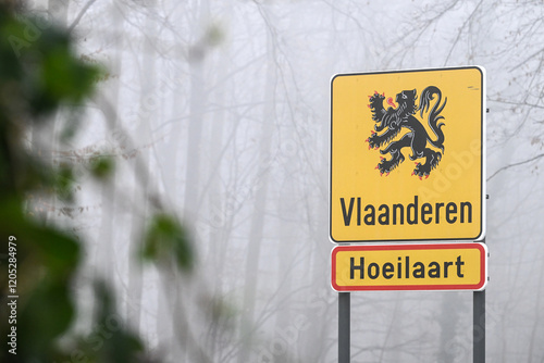 signalisation Flandres Belgique route hiver brouillard Hoeilaart photo