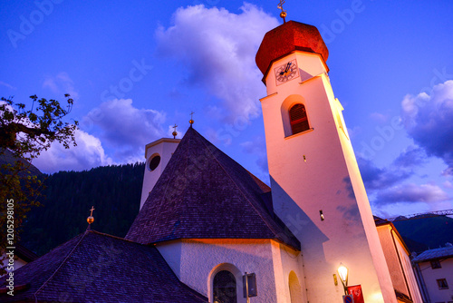 Pfarrkirche St. Anton am Arlberg (Tirol, Österreich)	 photo