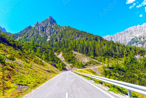 Hahntennjochstraße (L246) von Imst in Richtung Gebirgspass Hahntennjoch in Tirol (Österreich)  photo