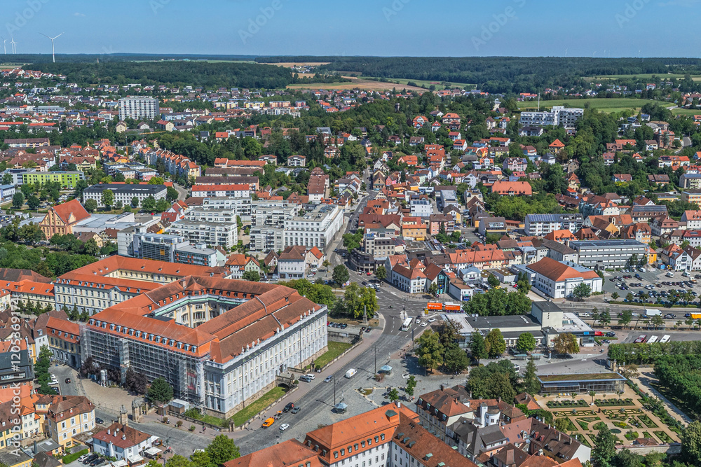 Obraz premium Ausblick auf Ansbach, Bezirkshauptstadt von Mittelfranken, im Sommer