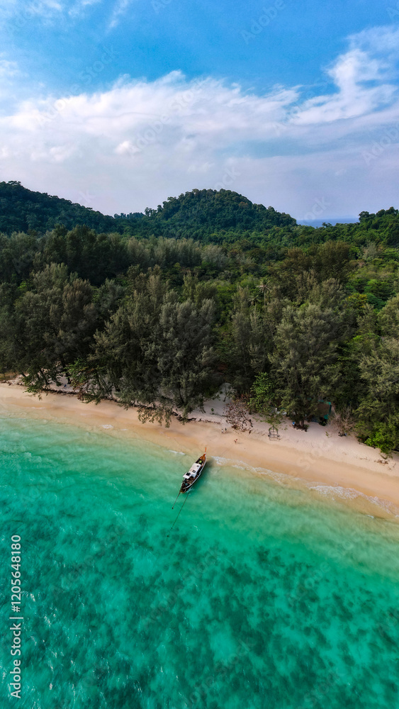 Beach and sea at Koh Kradan, Trang, Thailand Beach and sea at Koh Kradan, Trang, Thailand