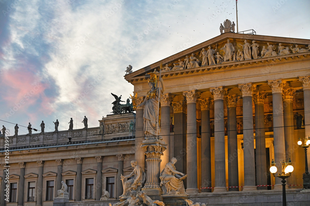 Obraz premium Pallas Athena statue in front of Austrian Parliament in Vienna sunset
