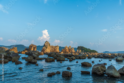 和歌山県串本町の橋杭岩と夕陽の海 photo