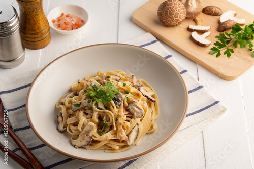 Fototapete Spaghetti with creamy mushroom sauce,Pasta Linguine with mushrooms and parsley in white plate