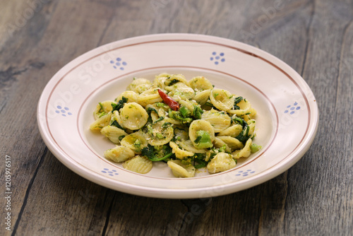 Orecchiette con le cime di rapa(Orecchiette with broccoli rabe), Speciality pasta from Puglia, Italy