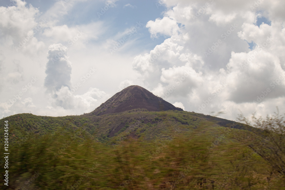 Obraz premium Inactive volcano in Brazil, with blue sky and clouds around it framing the landscape