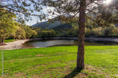 Obraz na płótnie Lago Pio al tramonto. A VIllalago un paese vicino al lago di Scanno e di San Domenico in Abruzzo. w salonie