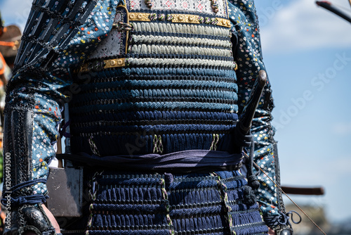 胴丸・腹巻を付け人物