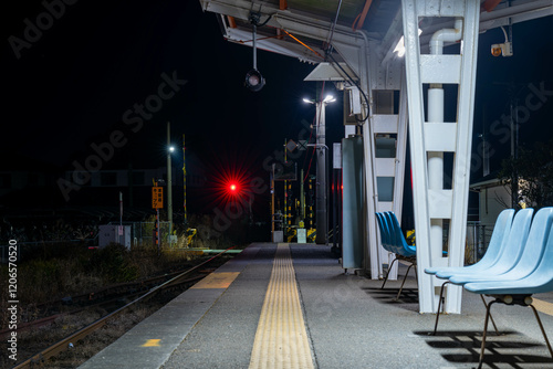 静寂の夜、木花駅