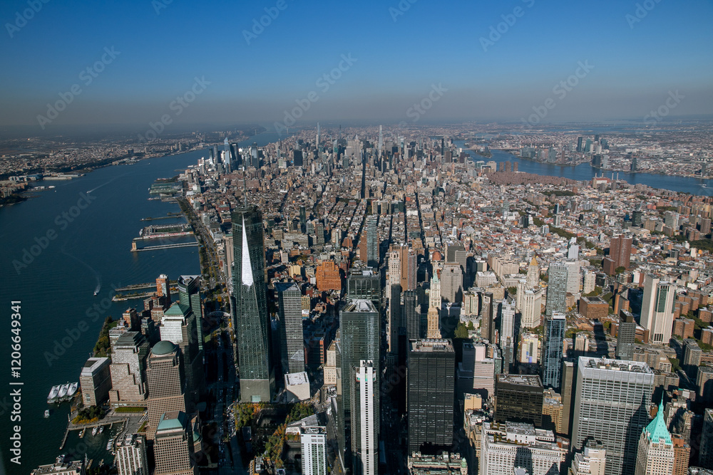 Fototapeta premium Panoramic Aerial View of Lower and Midtown Manhattan Featuring One World Trade Center