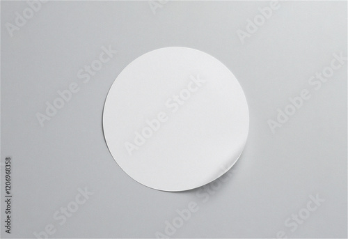 원형 흰색 종이 스티커 디자인 목업