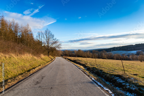 Obraz na płótnie A paved road in the countryside. A cold, winter evening w salonie