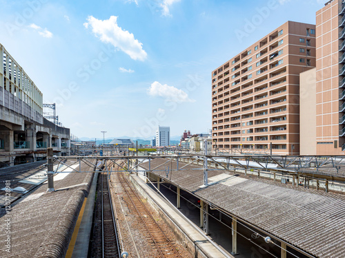 日本の地方都市の駅とマンション