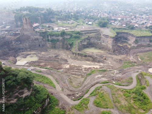 The location of a land mine for land expansion purposes in Indonesia which is popular as a tourist destination is called Brown Canyon Semarang photo