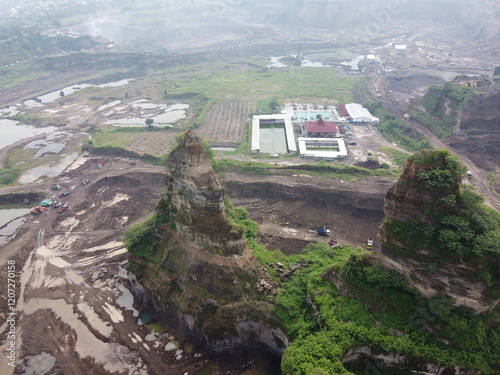 The location of a land mine for land expansion purposes in Indonesia which is popular as a tourist destination is called Brown Canyon Semarang photo