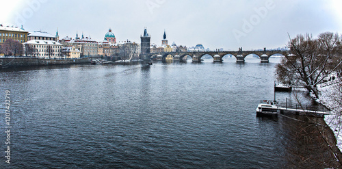 Obraz na płótnie Prague and vltava river view background w salonie