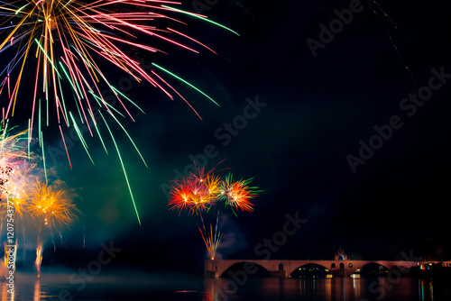 Feu d'artifice à Avignon sur le Rhône 