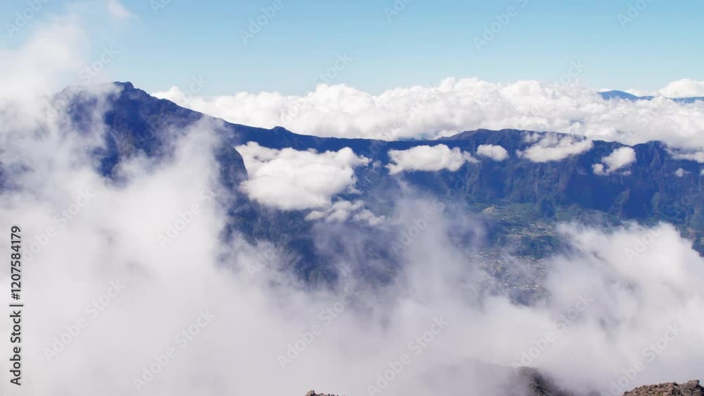 Randonnée Maïdo Grand Bénare et vue aérienne par drone du Cirque de Mafate et Piton des Neiges, Saint-Paul, | Île de la Réunion Tourisme