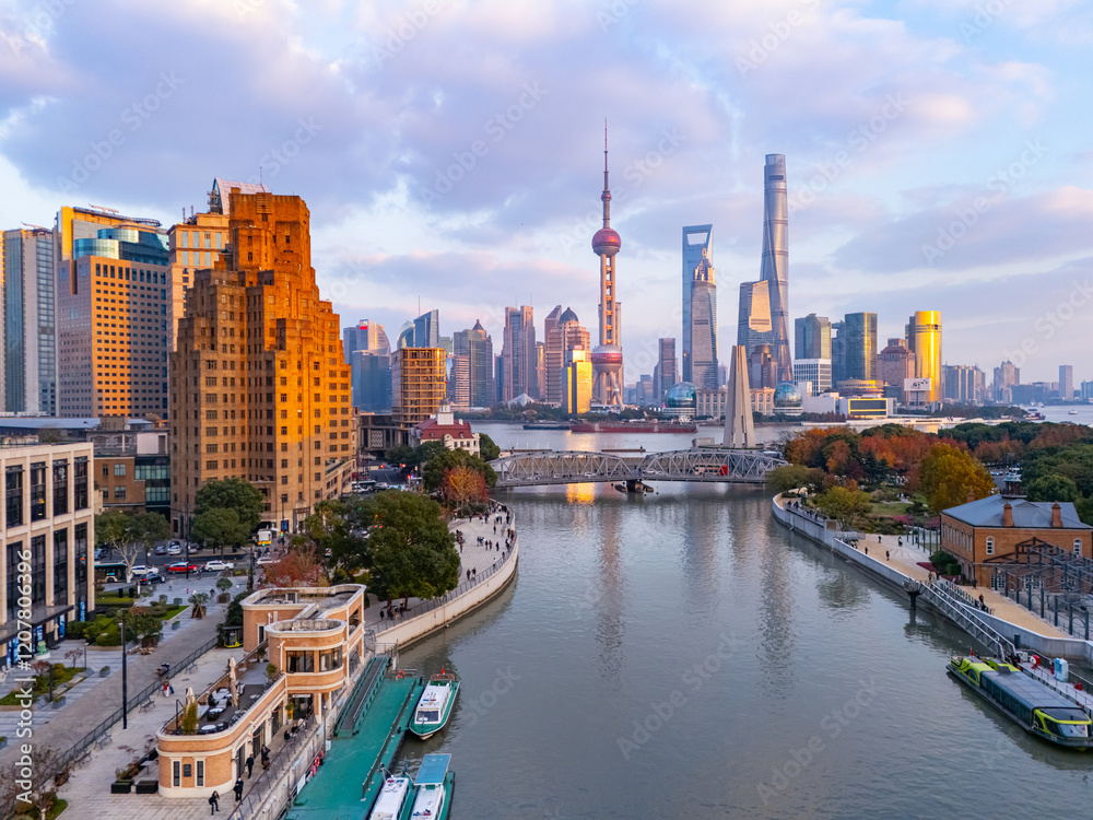 Obraz premium Aerial View of Shanghai skyline at sunset