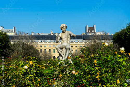 Statue, Jardin du Palais Royal, Paris, France photo