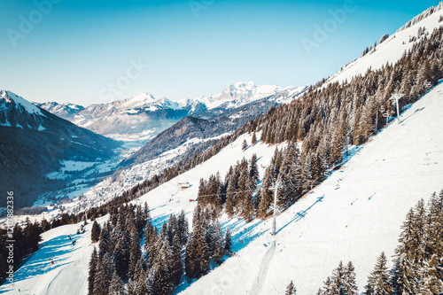 Discover the snow-capped mountains and the ski resort of Châtel in Haute-Savoie, in Winter