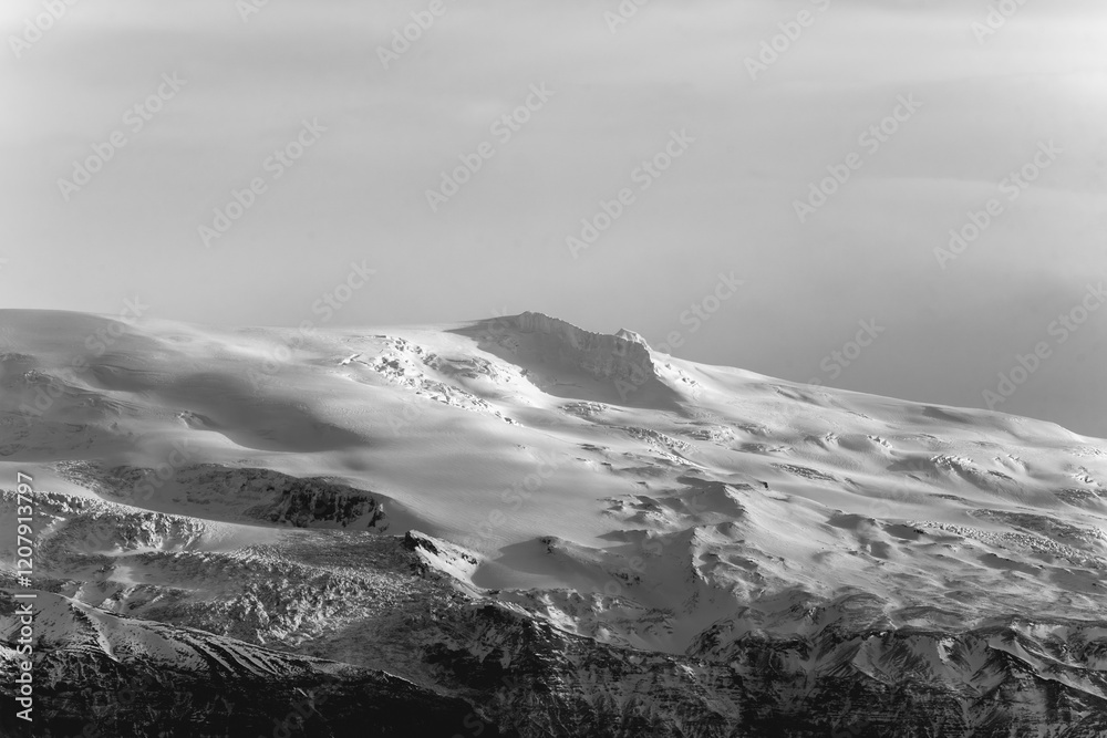 Obraz premium snow covered mountains pretty winter sport iceland