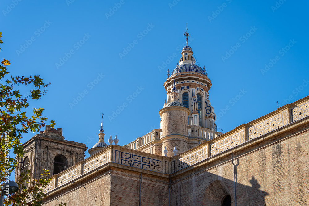 Über den Dächern von Sevilla / Kathedrale & La Giralda an der Plaza del Triunfo, Sevilla, Spanien / Catedral de Sevilla Über den Dächern von Sevilla / Kathedrale & La Giralda an der Plaza del Triunfo, Sevilla, Spanien / Catedral de Sevilla