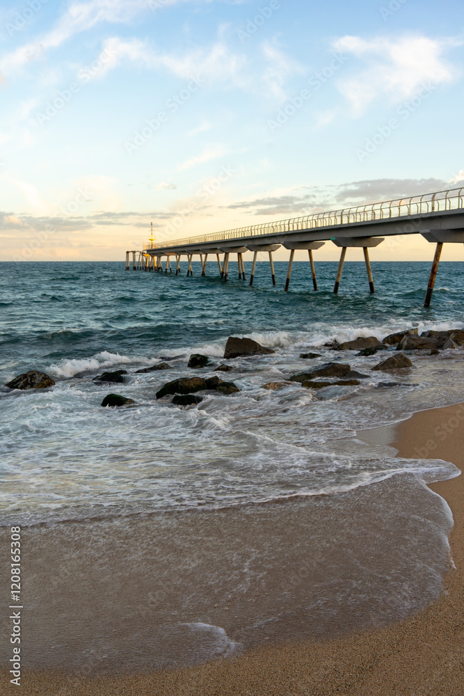 Obraz premium waves crashing under the Anis del Mono bridge in Badalona