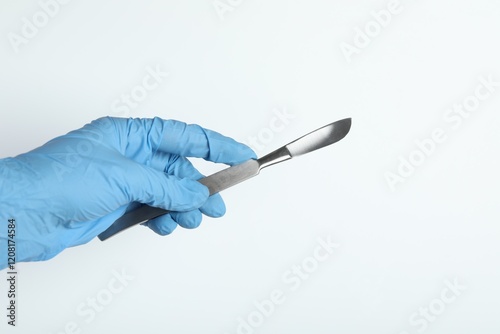 Carta da parati Doctor with surgical scalpel on white background, closeup
