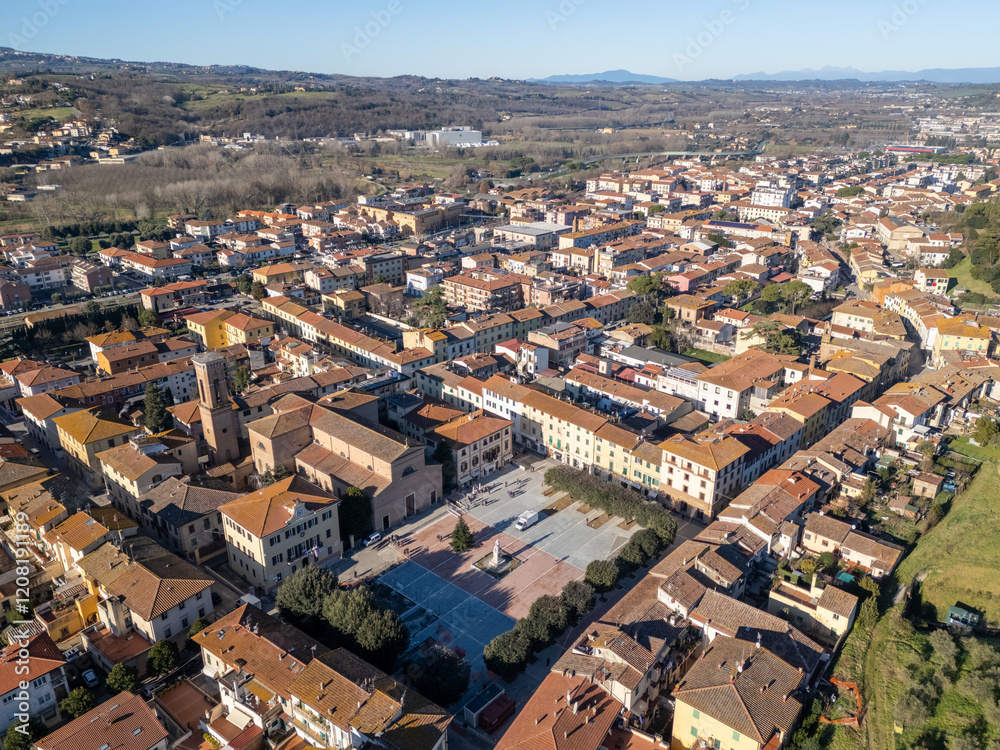 Obraz premium Aerial drone photo of the town center in Certaldo in Tuscany, Italy.