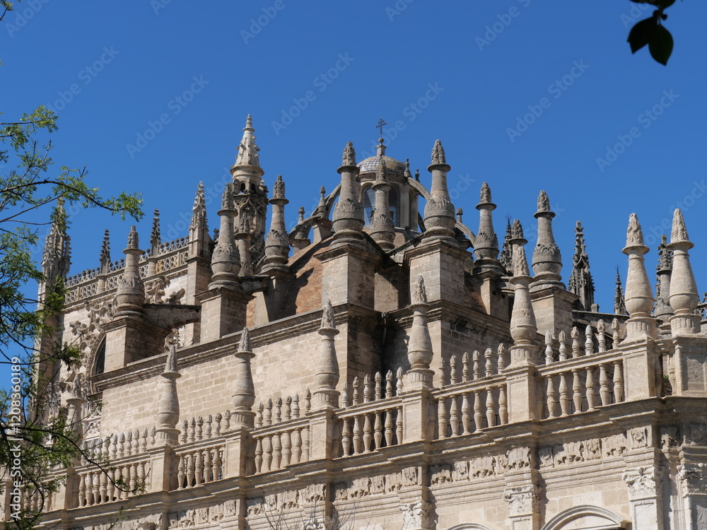 Die Kathedrale Maria de la Sede in Sevilla Spanien ist eine der größten Kirchen der Welt Die Kathedrale Maria de la Sede in Sevilla Spanien ist eine der größten Kirchen der Welt