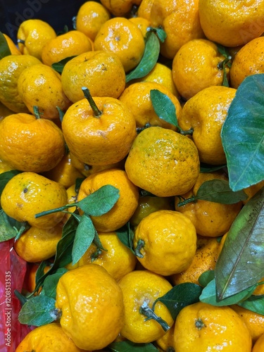 pile of fresh oranges in the fruit shop