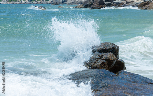 Fototapeta Naklejka Na Ścianę i Meble -  waves crashing on rocks