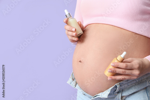 Young pregnant woman with b...