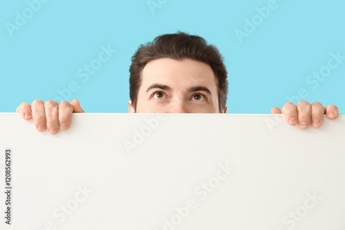 Handsome man with blank pos...