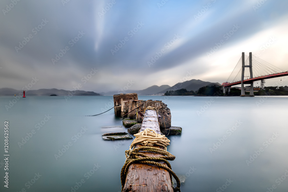 Naklejka premium 바다,로프,통나무,다리,콘트리트,삼천포대교,사천시,경남