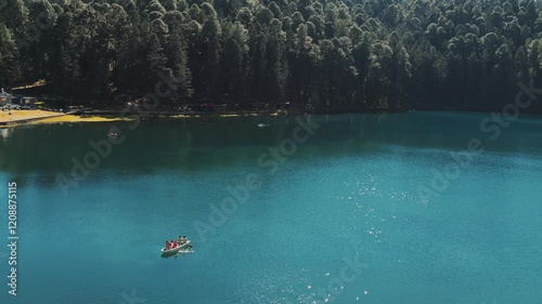 Laguna larga, Los Azufres, Michoacán, México.